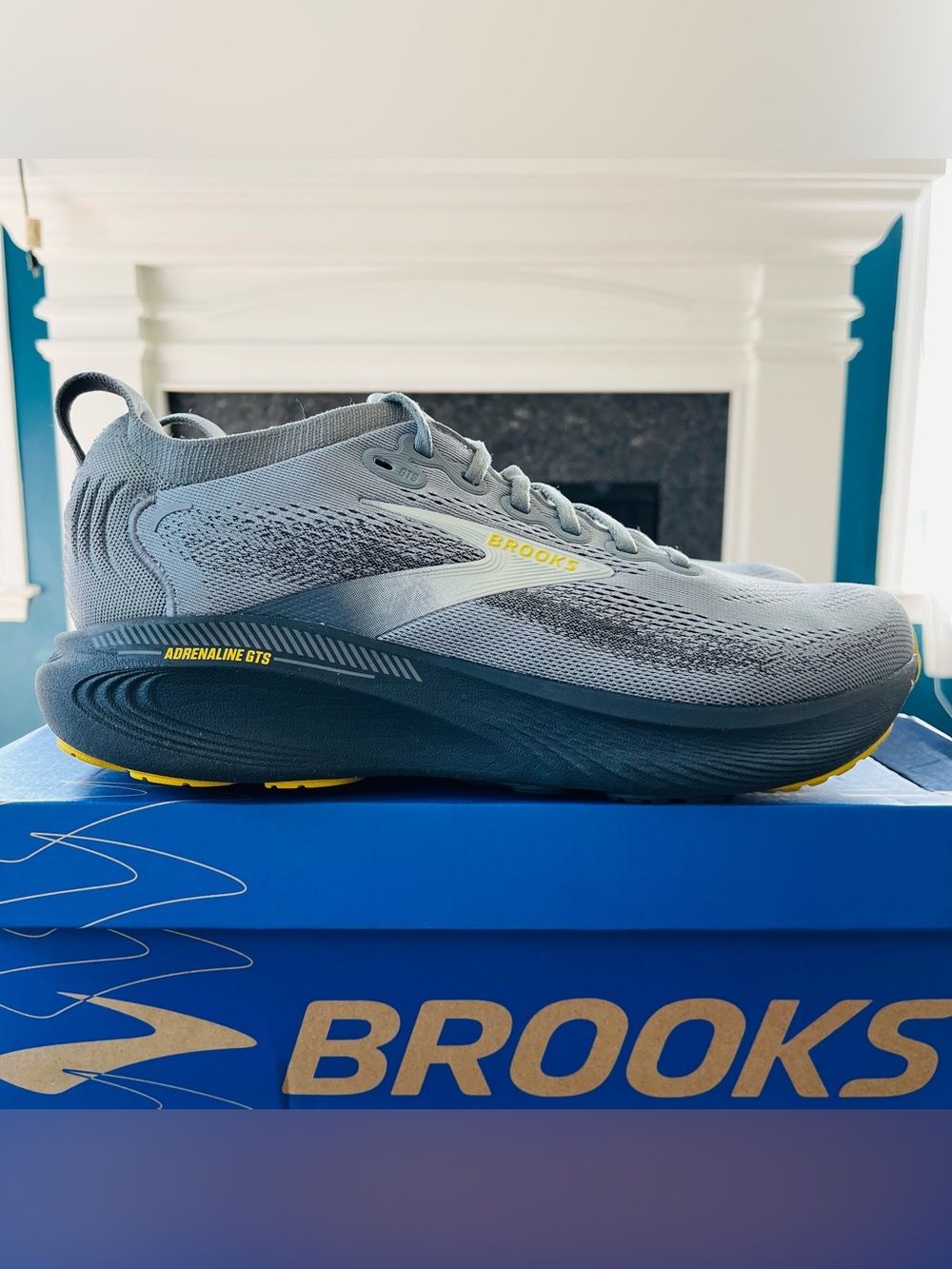 Sz 10.5 2E Brooks Adrenaline GTS 25 Men's Primer Grey/Ebony/Jasmin 110454-2E-044